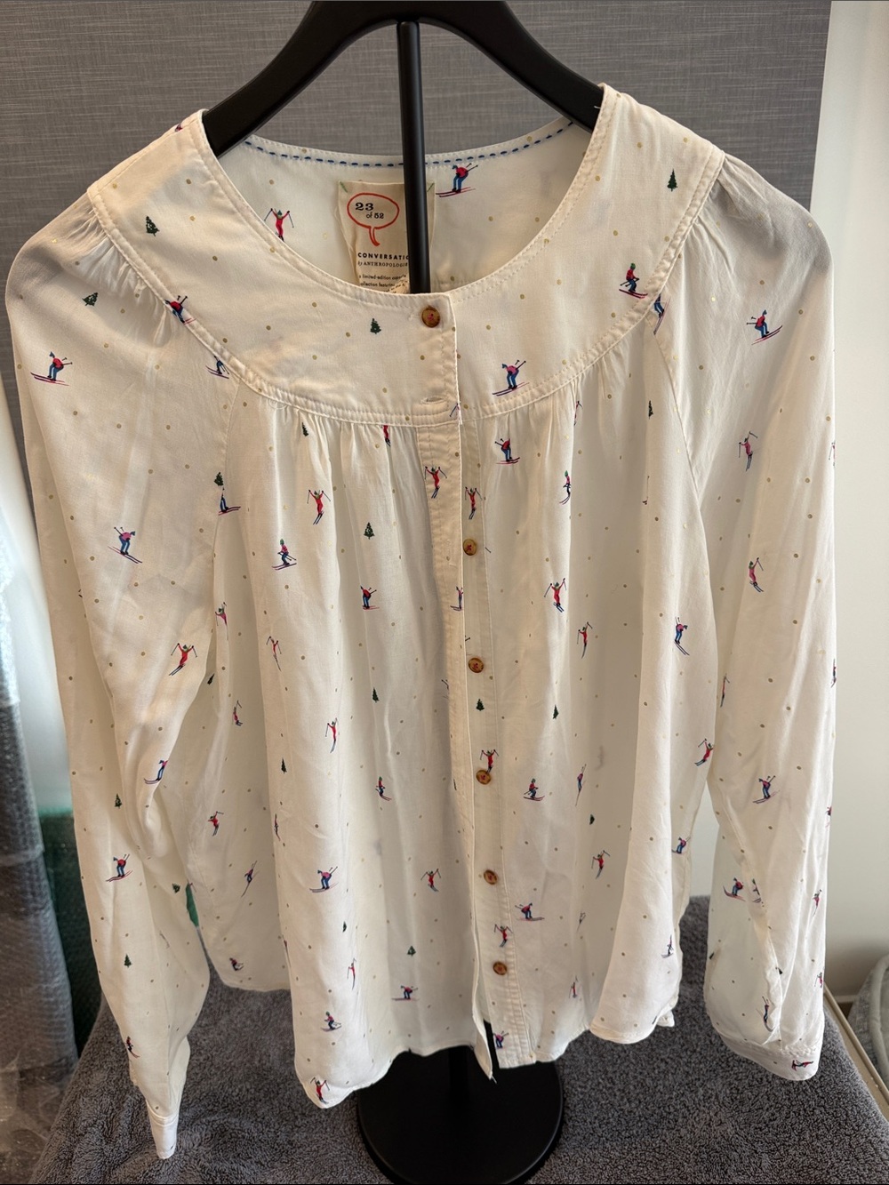 Conversations White Button-Front Cotton Blouse with Ski Print